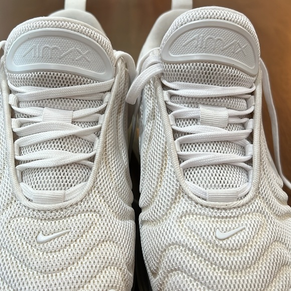Nike Air Max. Size 5Y or 6.5 women.  Nike Air Max 720 Metallic Platinum - Picture 8 of 8
